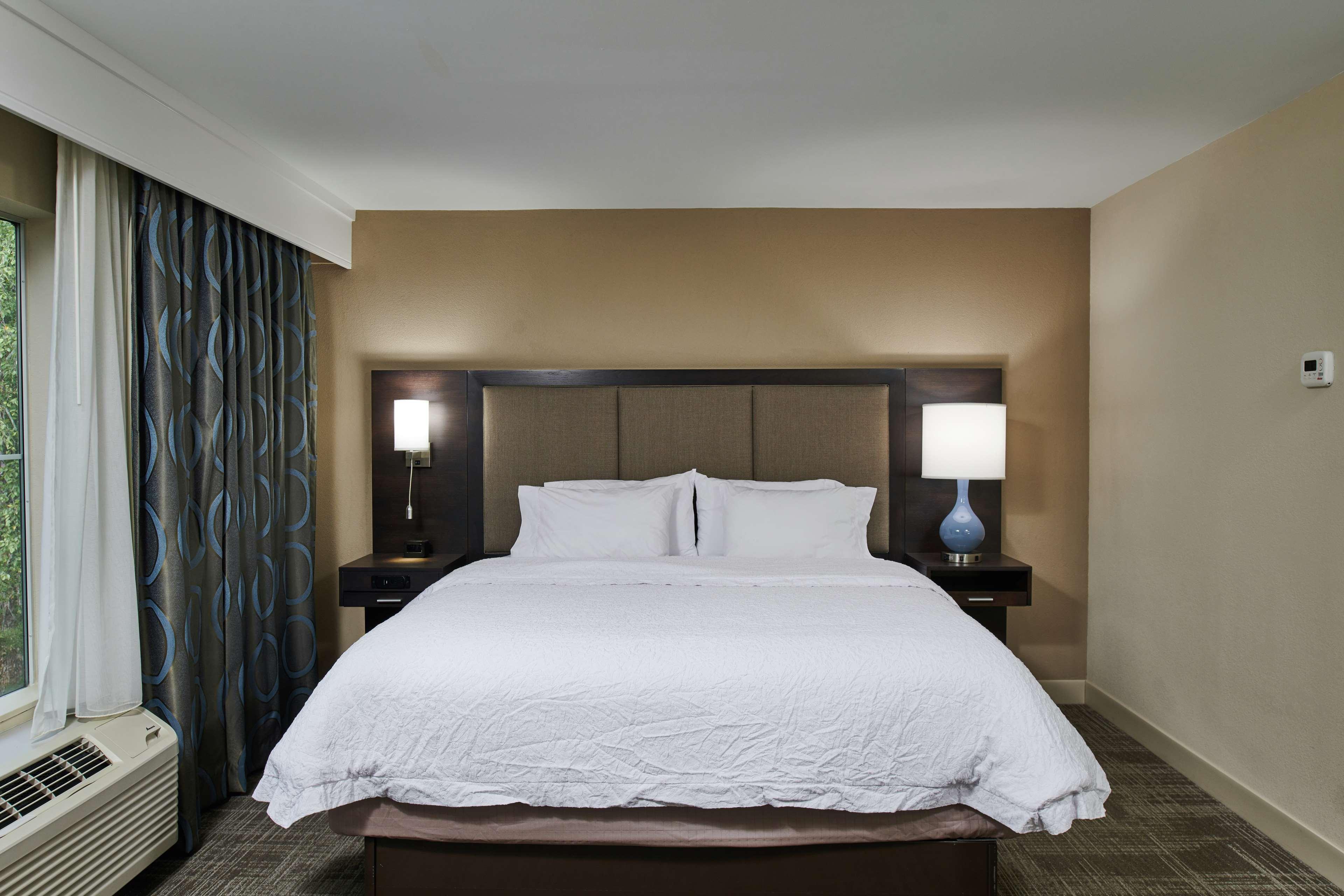 Hampton Inn & Suites Chapel Hill/Durham Экстерьер фото