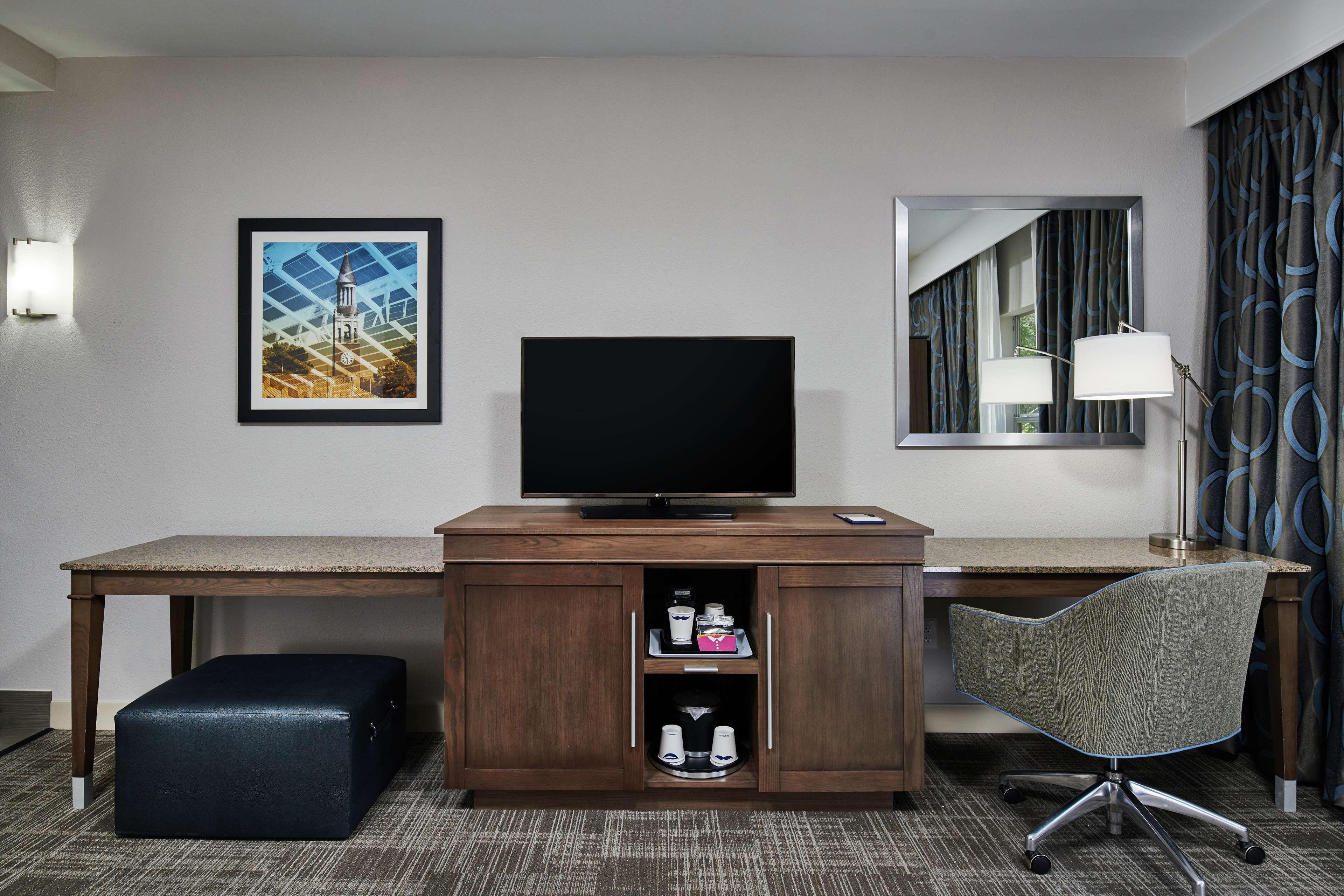 Hampton Inn & Suites Chapel Hill/Durham Экстерьер фото