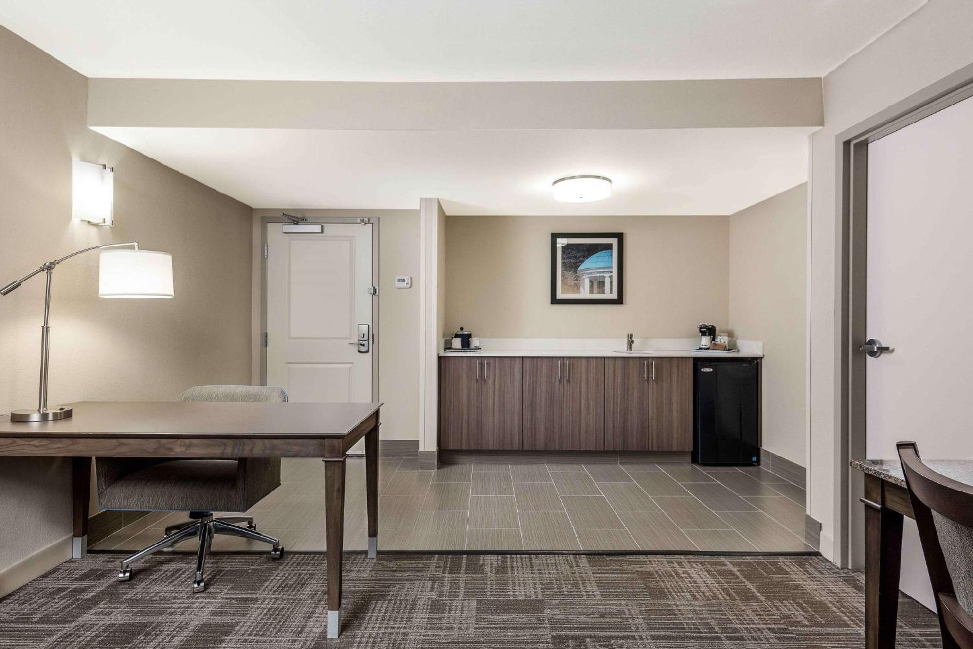 Hampton Inn & Suites Chapel Hill/Durham Экстерьер фото